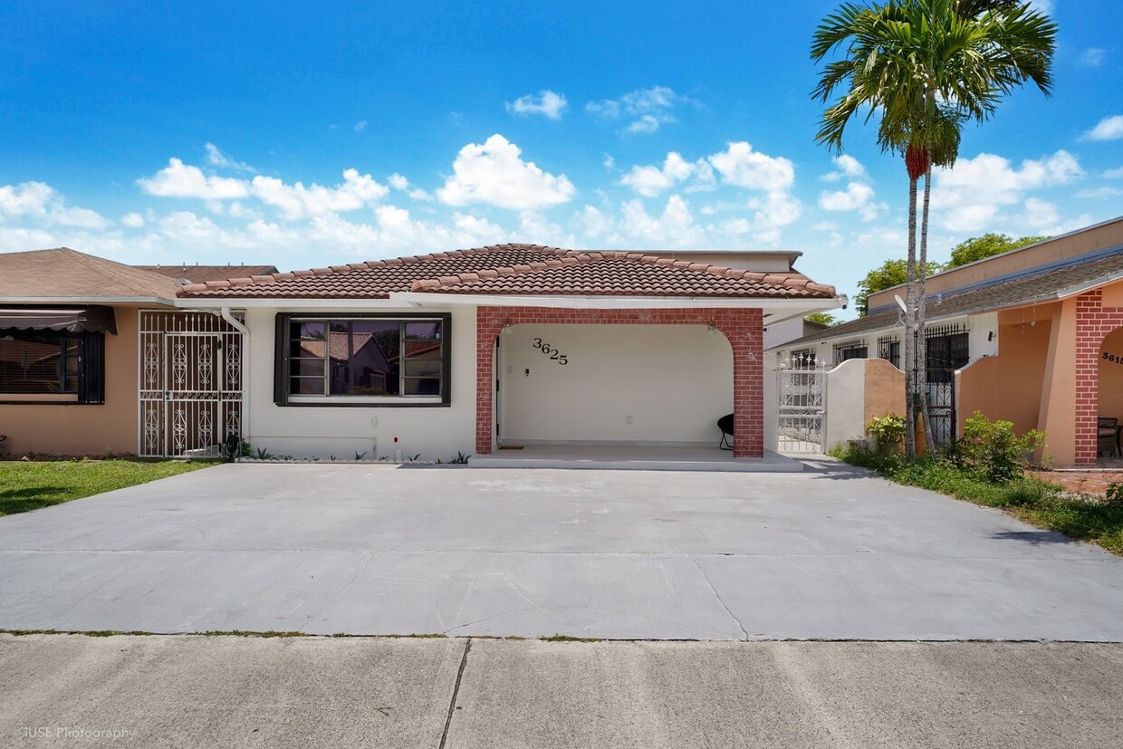 Photo - 3625 W 13th Ave (Hialeah, FL)