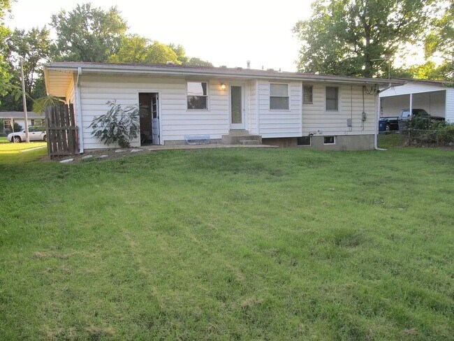 Building Photo - 725 Riderwood Dr