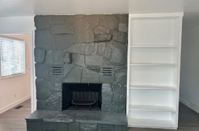 Building Photo - 5 spacious bedrooms, 2.5 bathroom house in Orem