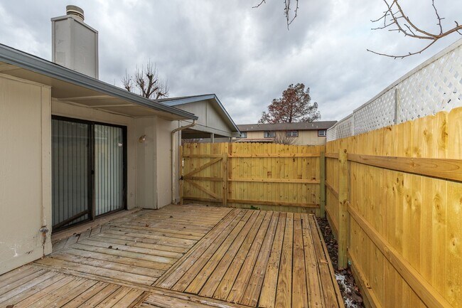 Foto del edificio - REMODEL IN PROGRESS - Photos Indicative of...