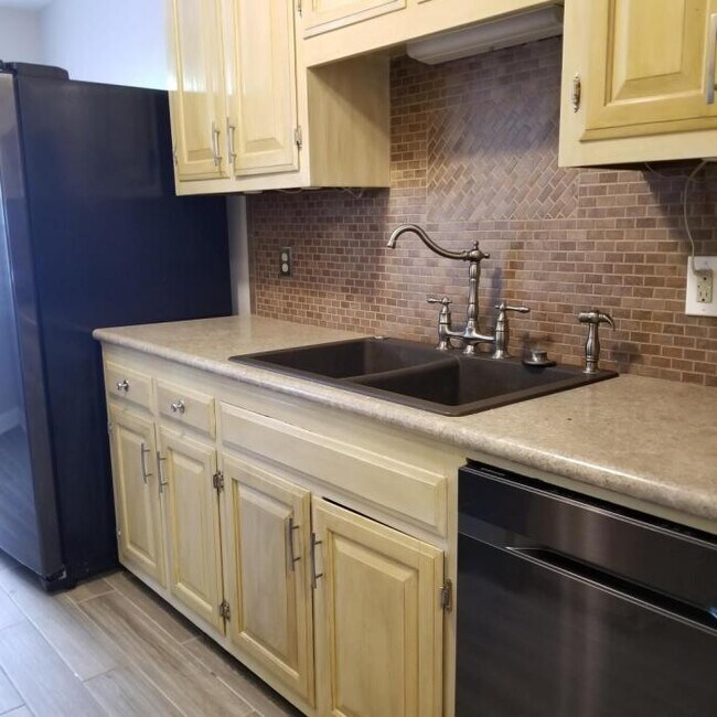Building Photo - 3 bedroom in Brentwood TN 37027