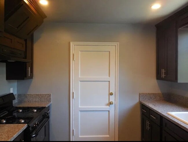 Building Photo - 5422 Glen Ellen Pl