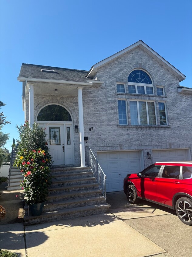 Primary Photo - 93 Hendel Ave