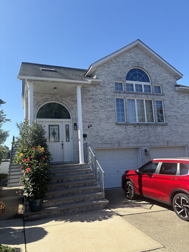 Building Photo - 93 Hendel Ave