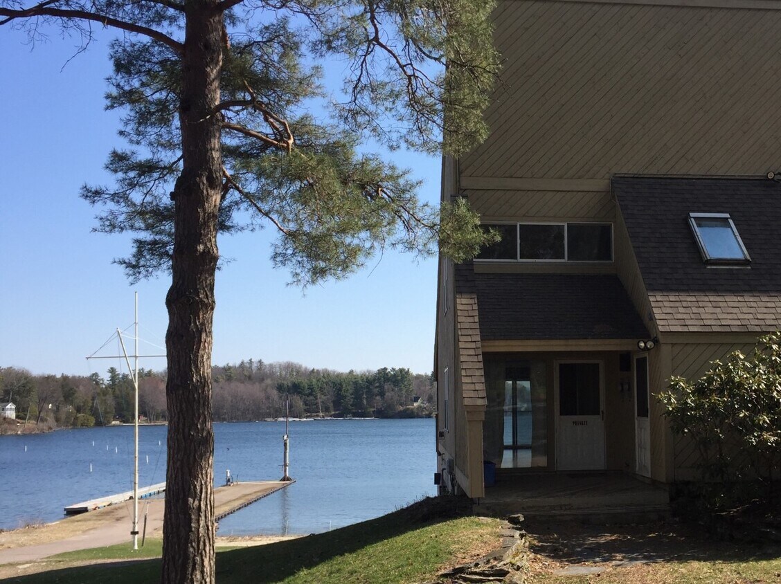 Primary Photo - 662 W Lakeshore Dr