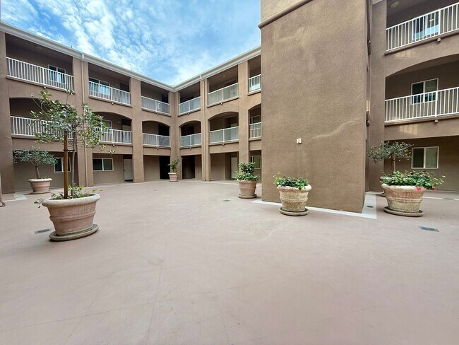 Foto del edificio - 7653 Mission Gorge Rd