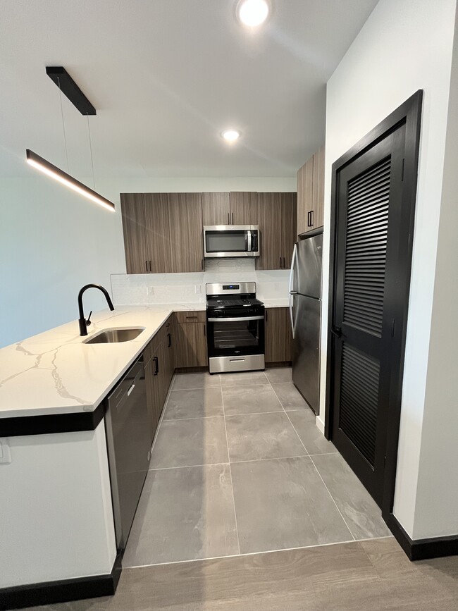 132 Mallory Ave 501 - 138 Mallory Ave