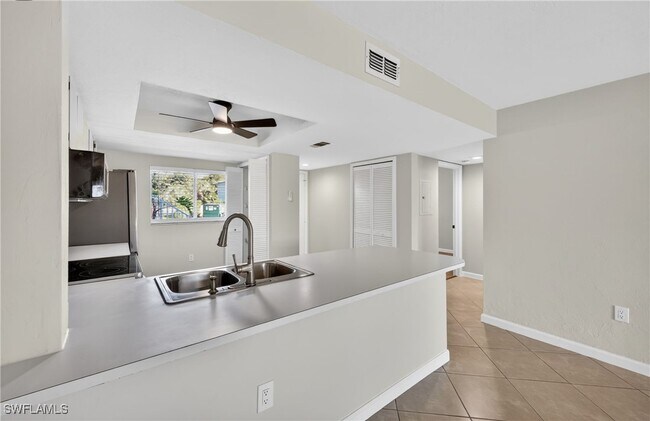 Building Photo - 144 Cypress Way E