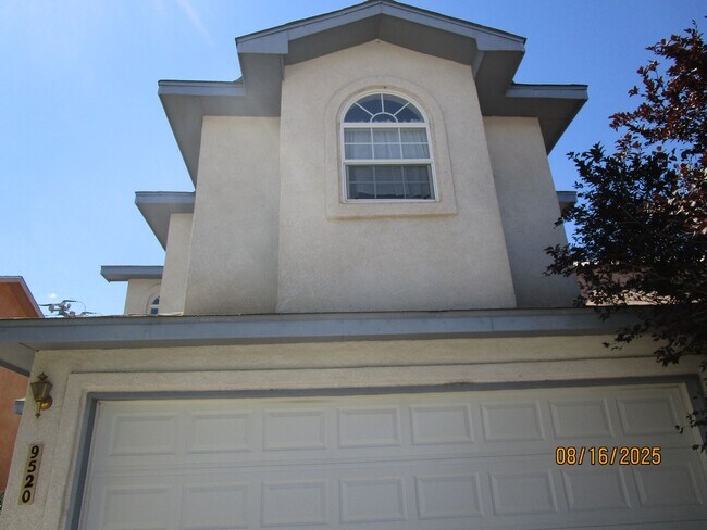 Foto del edificio - NW 3BR 2 1/2B 1605SF
