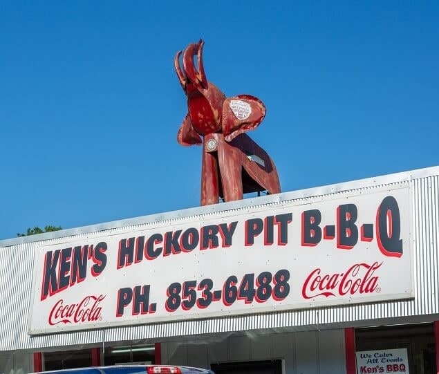 Ken’s Hickory Pit Barbecue is a neighborhood favorite