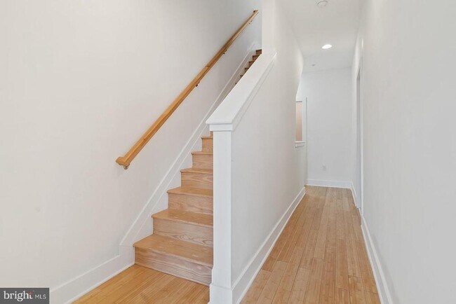 Building Photo - 2460 Frankford Ave