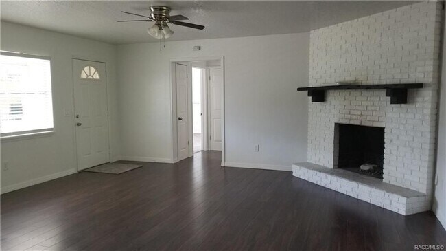 Building Photo - 1404 Claymore St