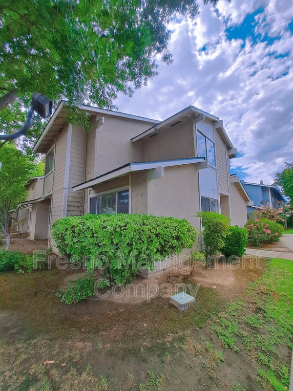 Building Photo - 4765 N Cedar Ave