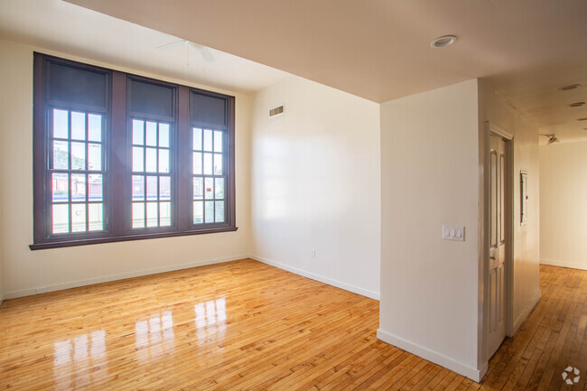 Sala de estar 2HAB, 1BA, la oficina - Darrah School Realty