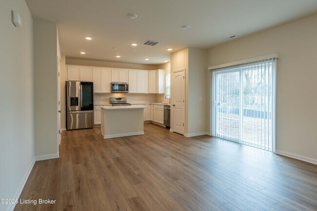 Foto del edificio - 2023 Lyndon Green Cir