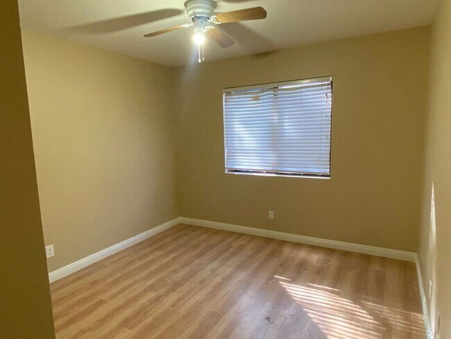 Foto del edificio - Single story 4 Bedroom with 3 car garage i...