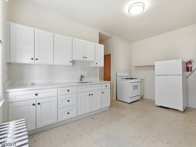 Building Photo - 265 N 17th St