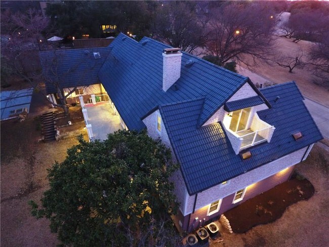 Foto del edificio - 3904 Tally Ho Dr