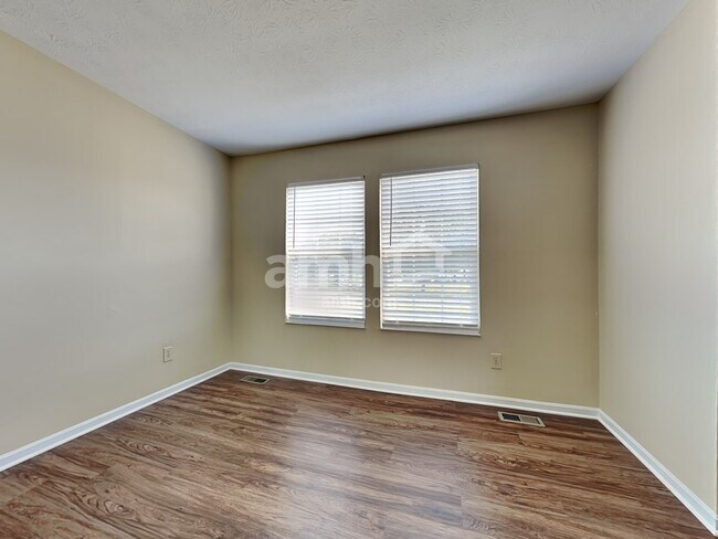 Foto del edificio - 3882 Greenbrook Dr