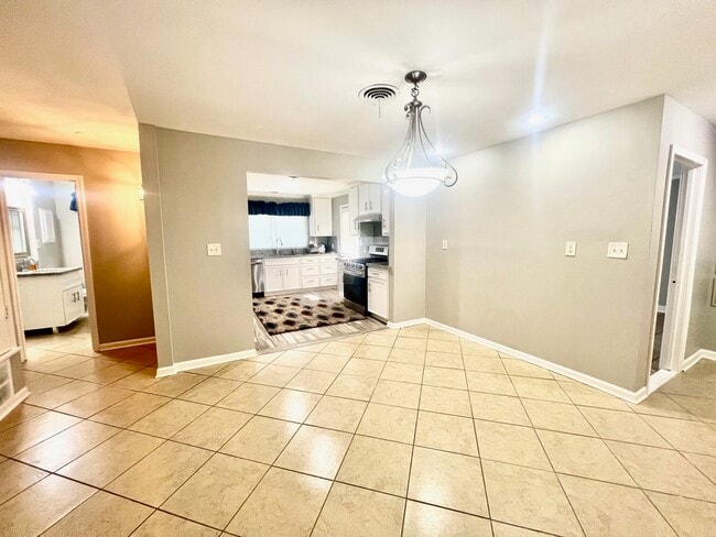 Foto del edificio - 919 Saddle Rock Dr