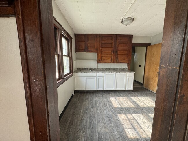 Building Photo - 9013/15 Yale Avenue - 2