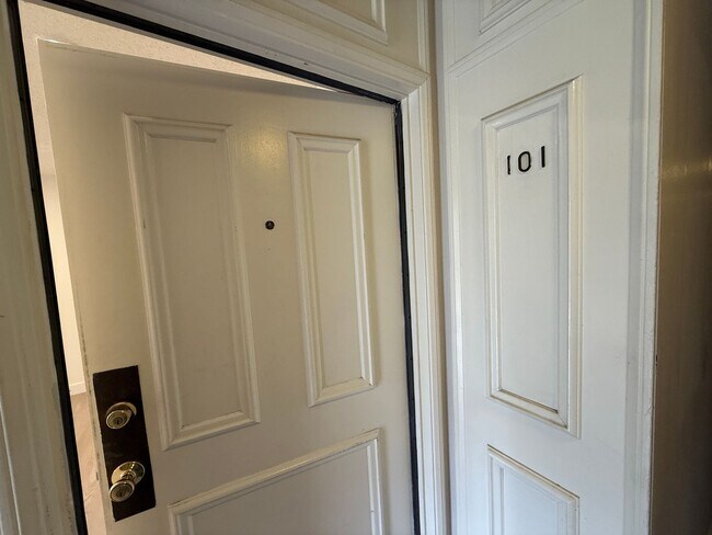 Foto del edificio - 3546 Hughes Ave