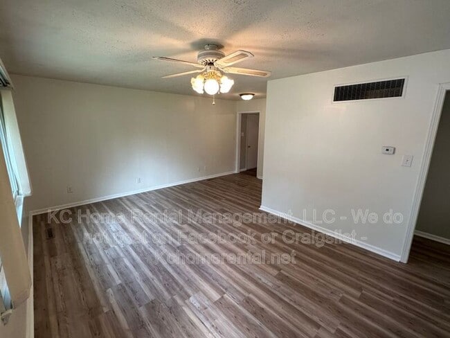 Building Photo - 804 NE 66th Terrace