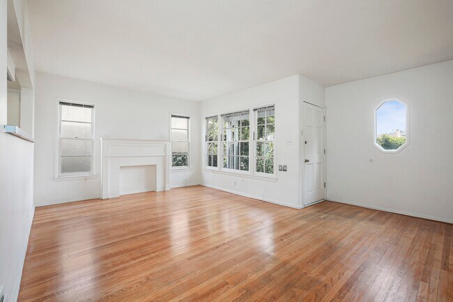 Building Photo - 11813 Gateway Blvd