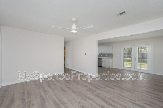 Foto del edificio - 126 Camellia Pl