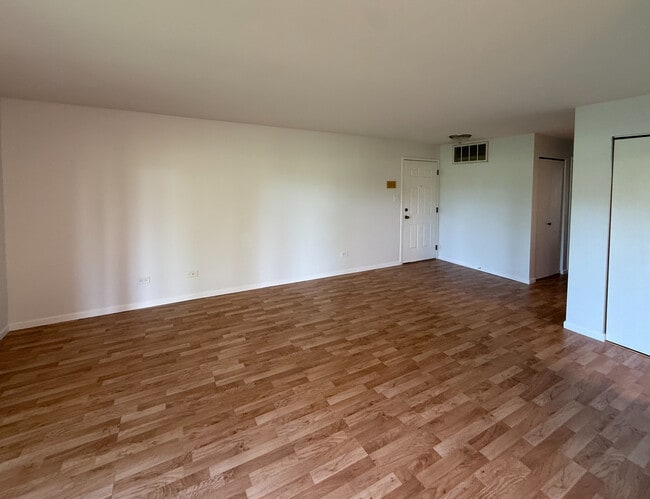 Building Photo - 325 Memory Ln