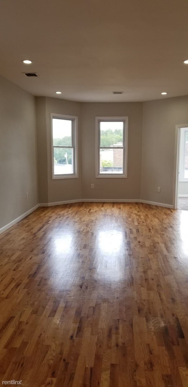Building Photo - 3 br, 1 bath  - 7 Chelsea Ave Apt 3