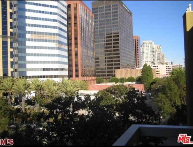 Building Photo - 10960 Ashton Ave
