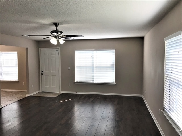 Foto del edificio - 2531 Fox Hill Ln