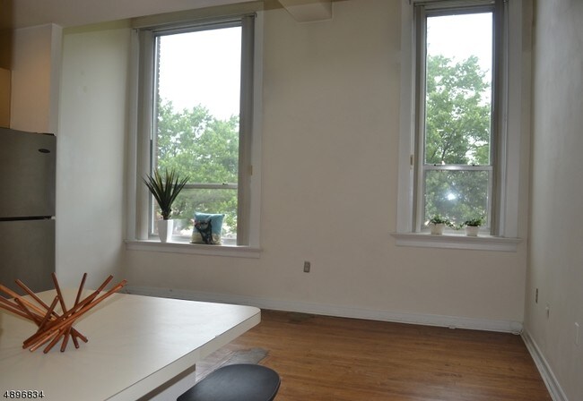 Building Photo - 15 Glenridge Ave