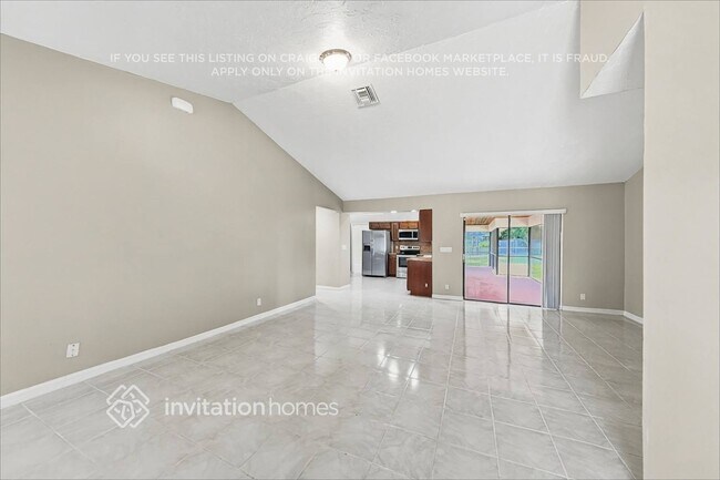 Foto del edificio - 13325 Kingsbury Dr