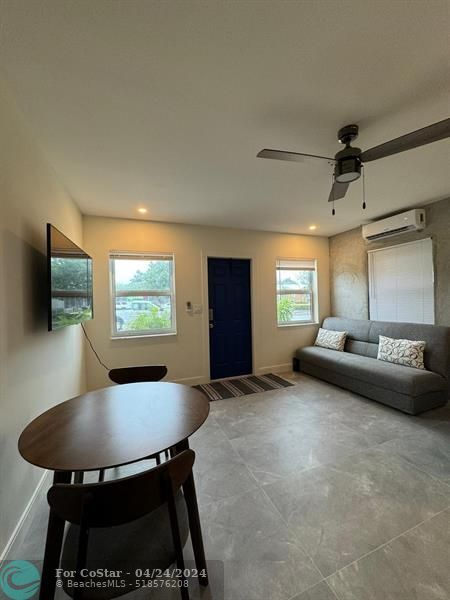 Building Photo - 415 E Oakland Park Blvd