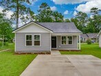 Foto principal - Attractive 3 Bedroom Home Available Now!