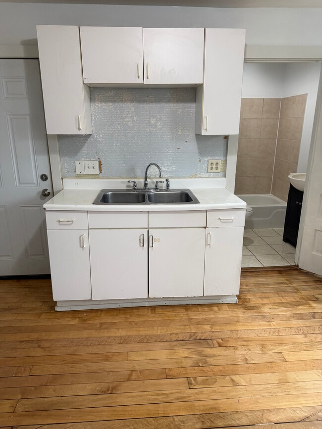 Building Photo - 39 Vinton St