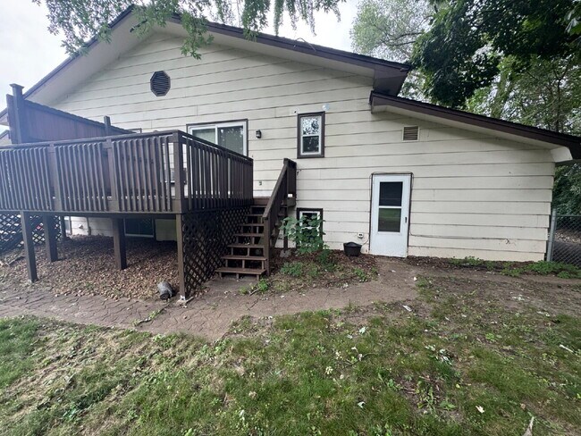 Foto del edificio - 9732 Pleasant Ave S
