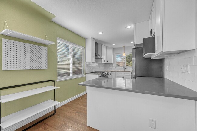 Foto del edificio - $3,640.95 - $300 OFF First Month's Rent - 4 Bedroom, 3 Bath, Single Family Home in Denver with Fi...