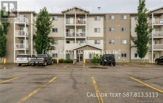 Building Photo - 12015-12015 Royal Oaks Dr