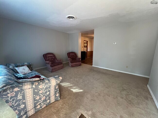 Foto del edificio - 704 W Rebecca Ave