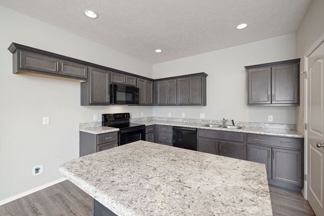 Building Photo - Three bedroom duplex available in Republic!