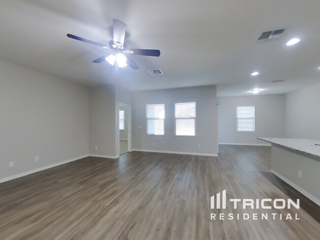 Foto del edificio - 4504 W Saddlebush Way