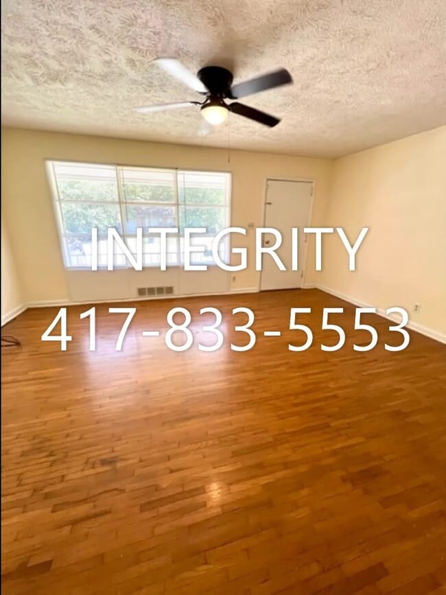 Foto del edificio - 1537 N Kentwood Ave