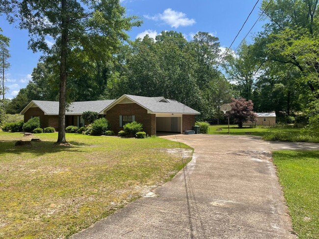 Building Photo - 3/2 updated home on huge lot in Luverne