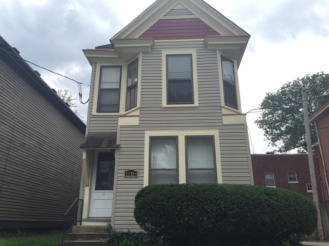 Primary Photo - 1204 E Broadway