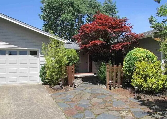Building Photo - Stunning 3bedroom 2 bath in Timberhill