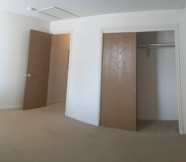 bedroom - 4414 E 12th St