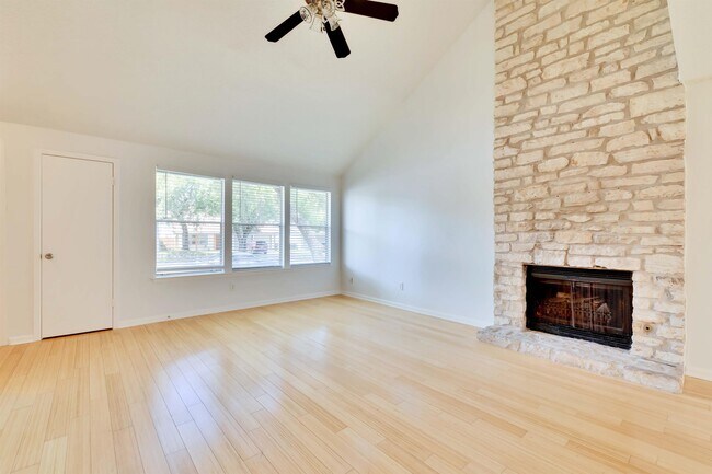Foto del edificio - 9731 Meadowheath Dr